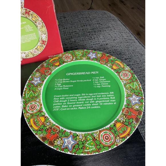 Set of 3 Vintage 1985 House of Lloyd 10" Round Tin Christmas Recipe Serving Tray - Picture 4 of 7